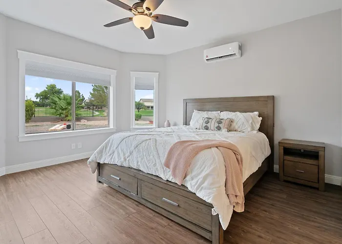 Expansive Retreat W/ Private Outdoor Pool! Holiday home
