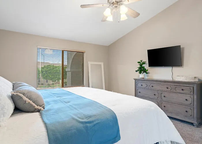 Expansive Retreat W/ Private Outdoor Pool! Mesa