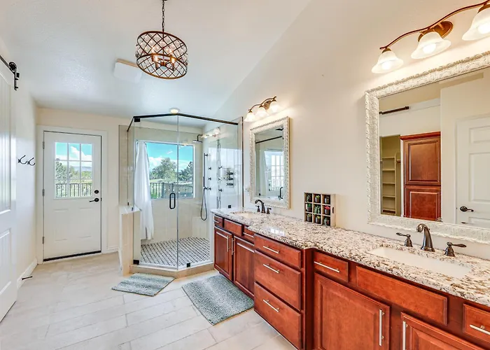 Expansive Retreat W/ Private Outdoor Pool! Holiday home *