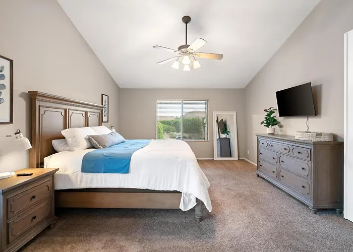 Holiday home Expansive Retreat W/ Private Outdoor Pool! *