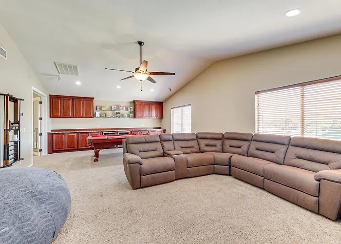 Expansive Retreat W/ Private Outdoor Pool! Holiday home *