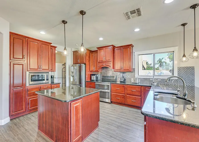 Expansive Retreat W/ Private Outdoor Pool! Holiday home *